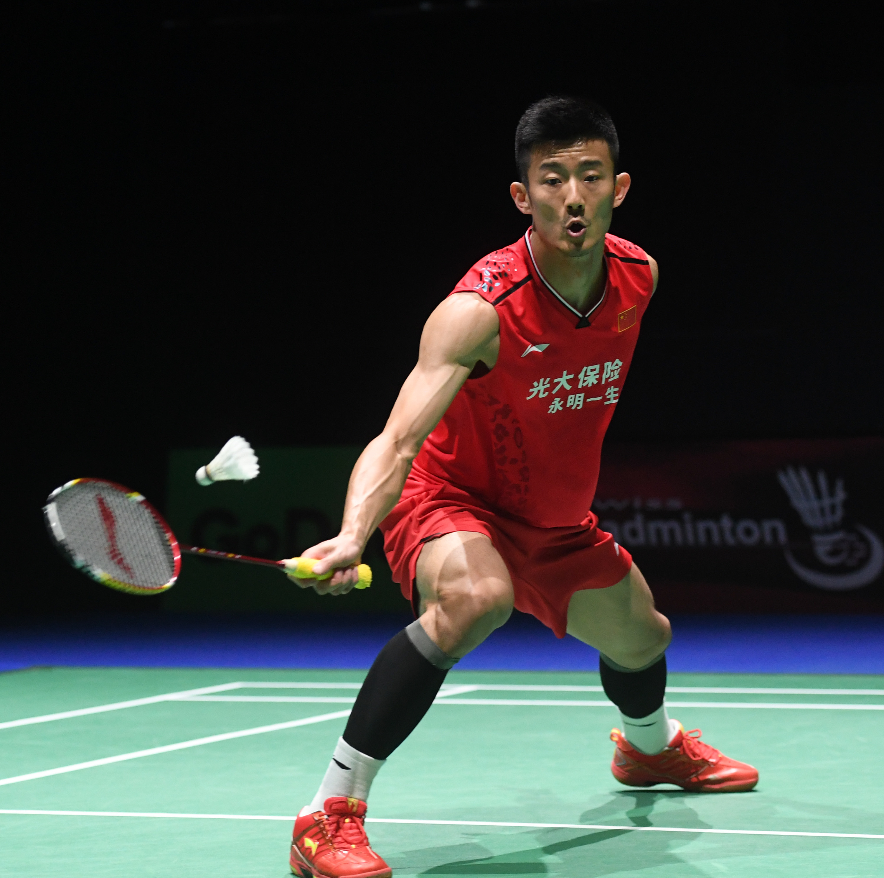 法国羽毛球队险胜泰国羽毛球队，谌龙送出助攻